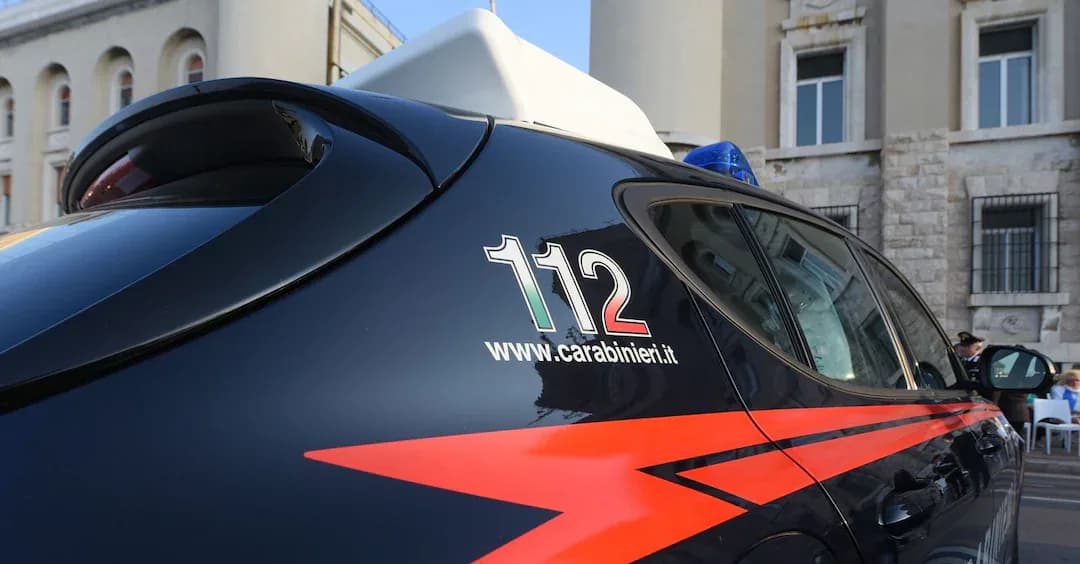 Cutro, ventunenne ucciso a colpi di pistola in centro: si cerca il killer