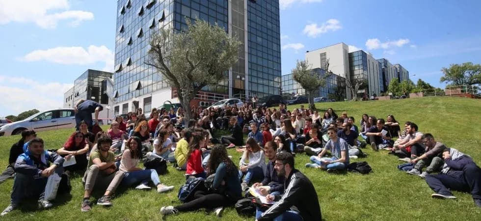Oltre le aule, dentro la comunità: il modello UniCal al vertice della comunicazione accademica